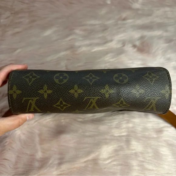 🟥 SOLD! Louis Vuitton Cartouchiere MM Monogram Crossbody Bag - Picture 5 of 17